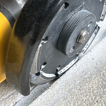 Lamă SANG în formă de V pentru tăierea fisurilor - Taie mai rapid și lucrează mai inteligent.