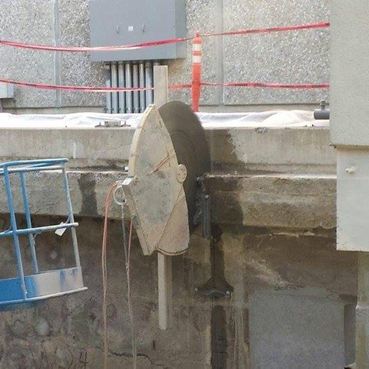 Secvența de tăiere a clădirii din beton
